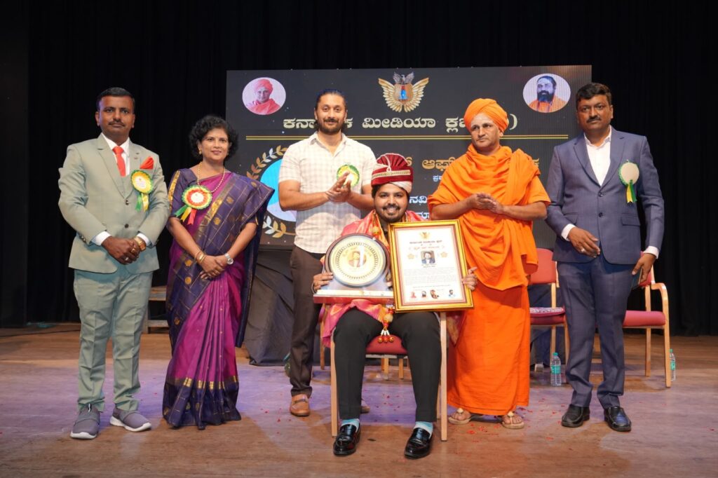 Dr.Sachin Patil getting awarded